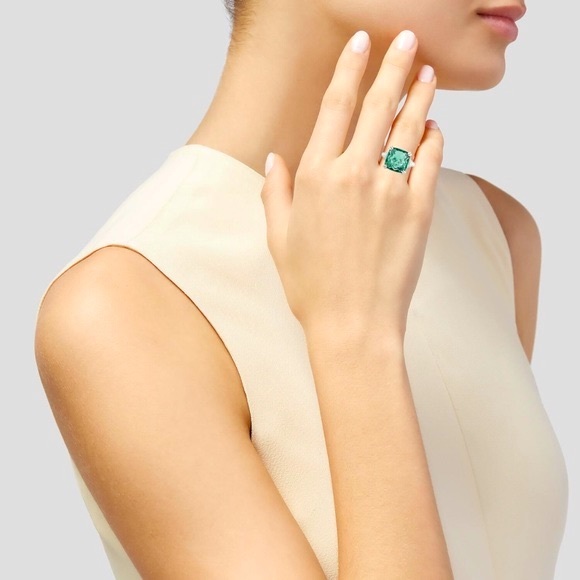 EUC Judith Ripka Sterling Silver 3.0 carat synthetic Paraiba Spinel Cushion Ring - Picture 9 of 10